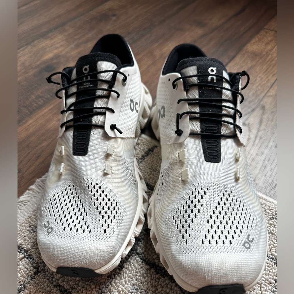 9.5 Helion On Cloud Running shoes